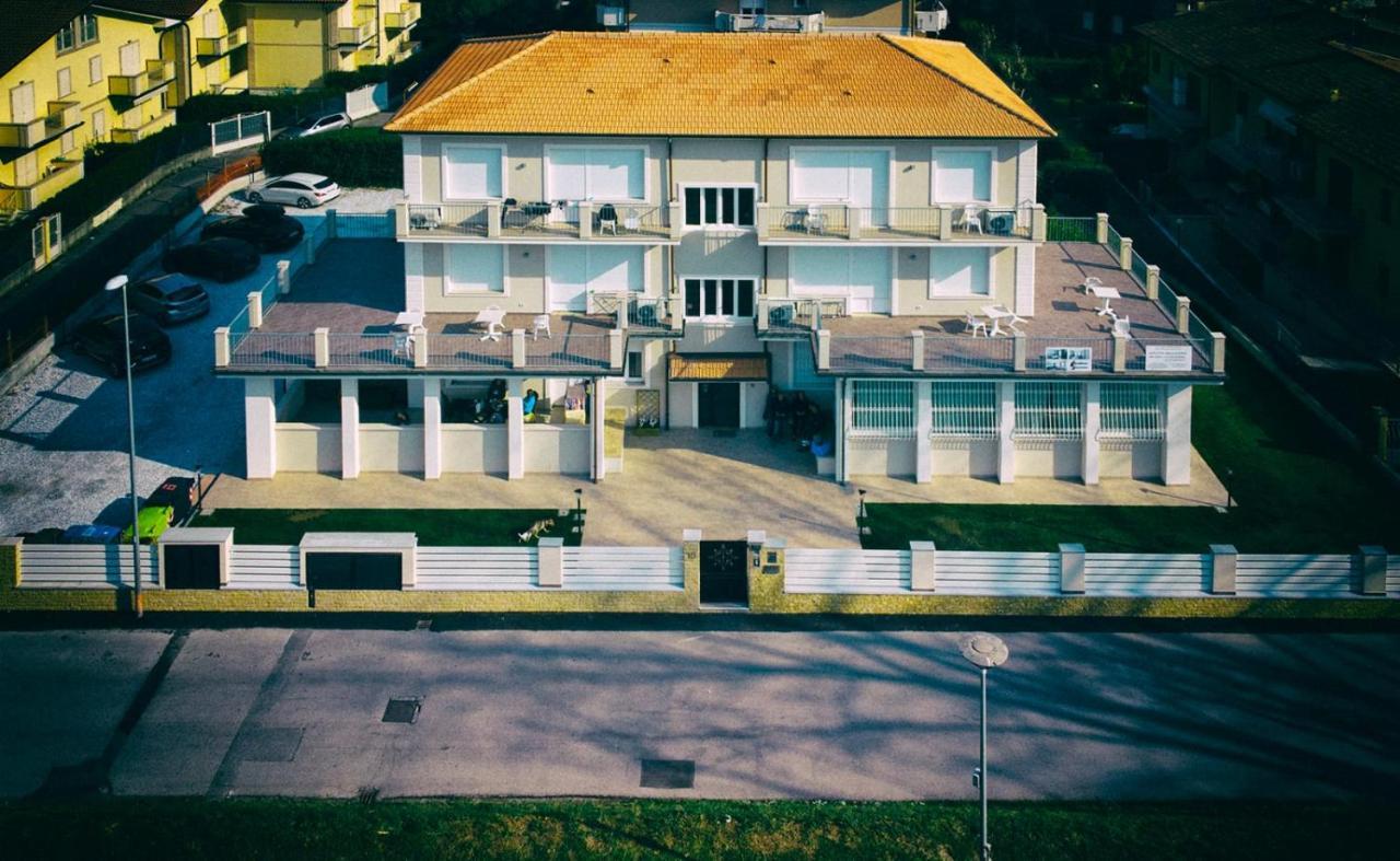 Residence Deamarina Marina di Massa Eksteriør billede